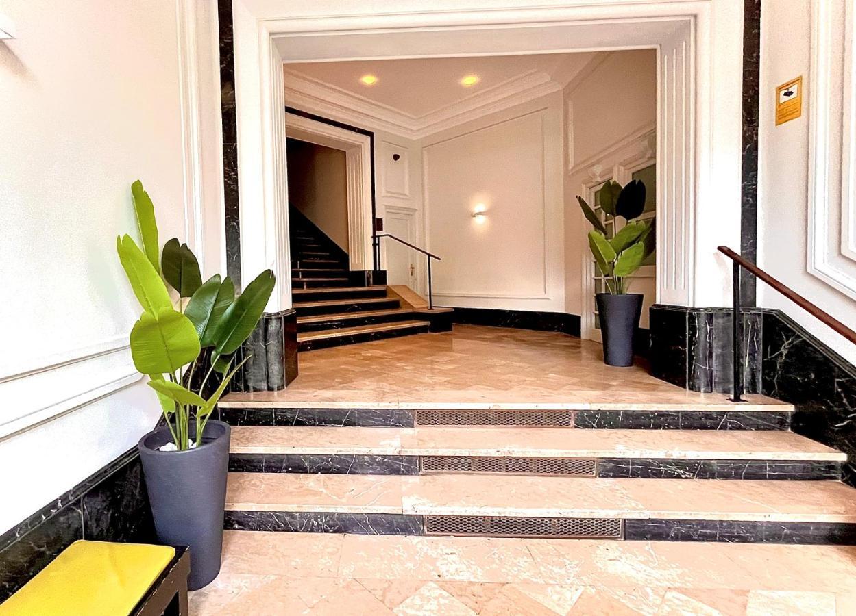 Fisa Rentals Gran Via Apartments Barcelona Ngoại thất bức ảnh