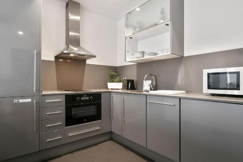 Fisa Rentals Gran Via Apartments Barcelona Ngoại thất bức ảnh