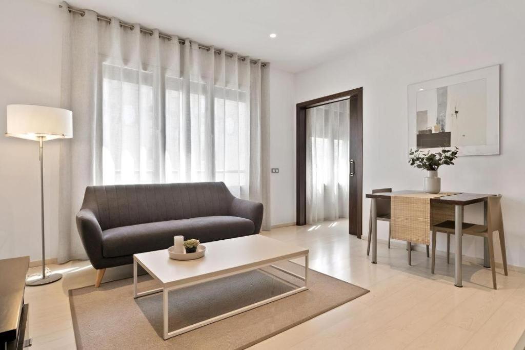 Fisa Rentals Gran Via Apartments Barcelona Ngoại thất bức ảnh