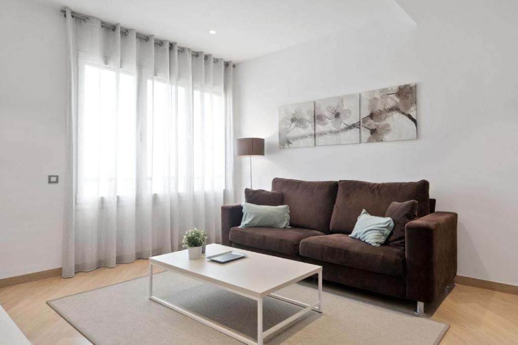 Fisa Rentals Gran Via Apartments Barcelona Ngoại thất bức ảnh