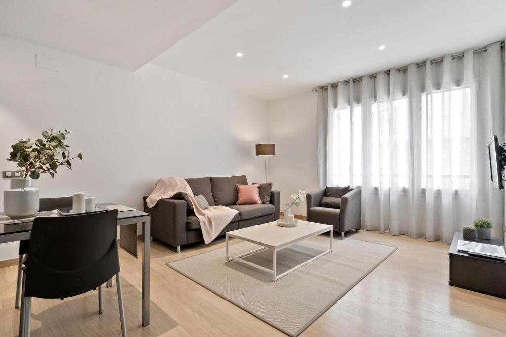 Fisa Rentals Gran Via Apartments Barcelona Ngoại thất bức ảnh