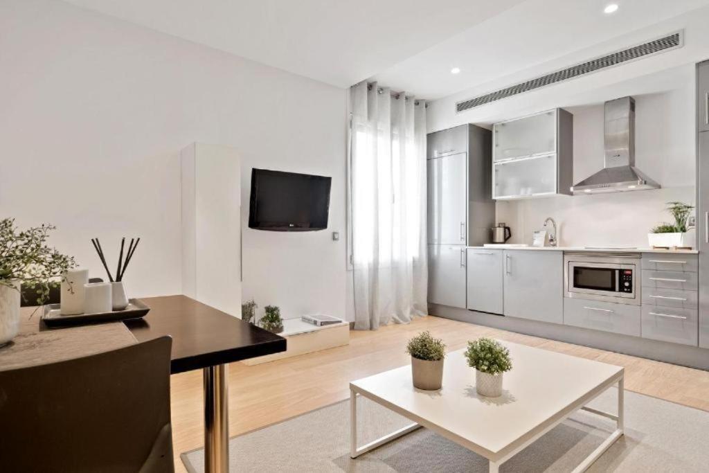 Fisa Rentals Gran Via Apartments Barcelona Ngoại thất bức ảnh
