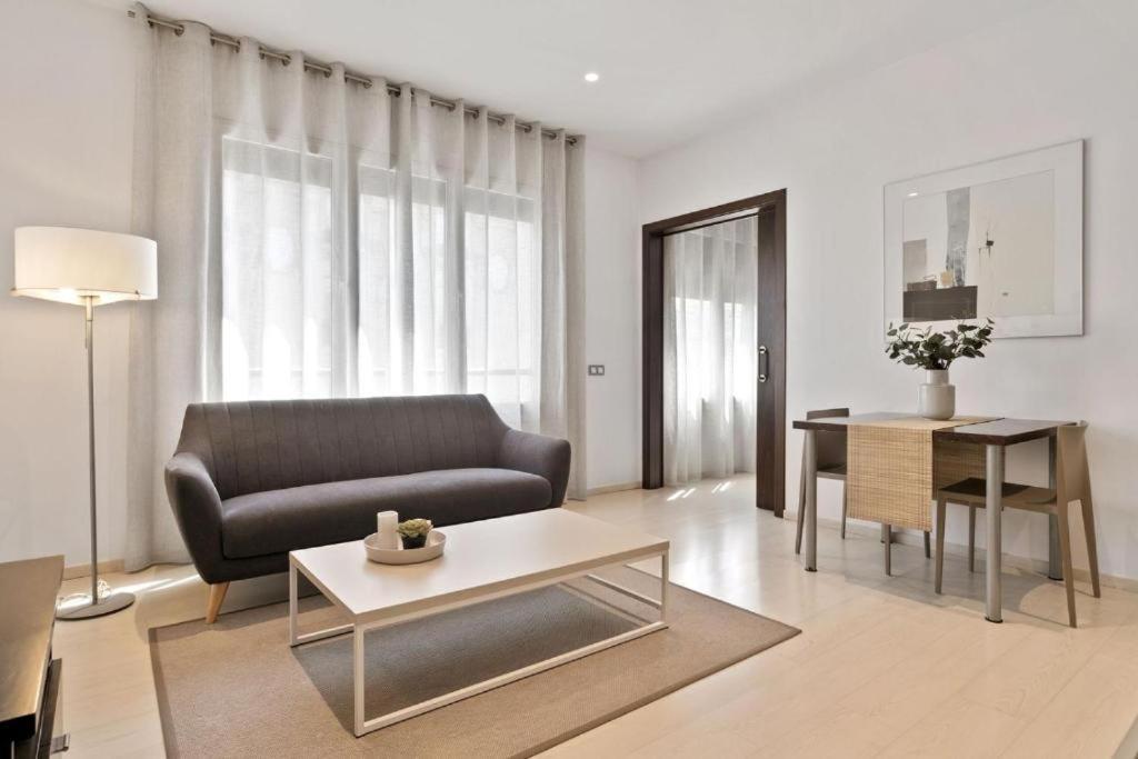 Fisa Rentals Gran Via Apartments Barcelona Ngoại thất bức ảnh